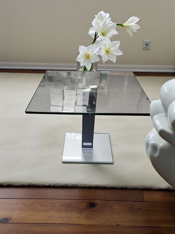 Image 1 of Tavolo di design in metallo e vetro, tavolino laterale, tavolino da caffè in vetro di valore, tavolino da divano