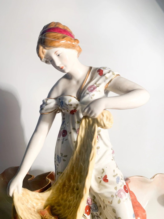 Sculptures en céramique française d'une dame avec des paniers, années 1940 (photo 4 of 14)