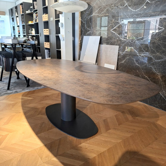 Image 1 of METAFORM table Orfis