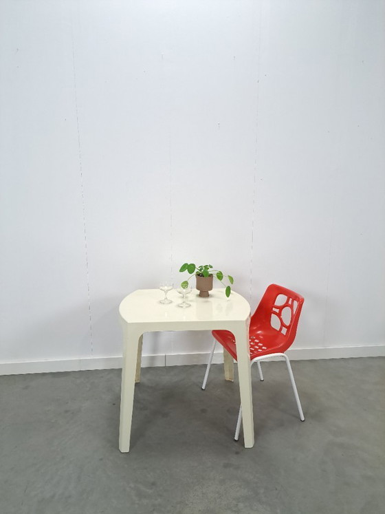 Image 1 of Vintage gebroken wit kunststof tuintafel eettafel
