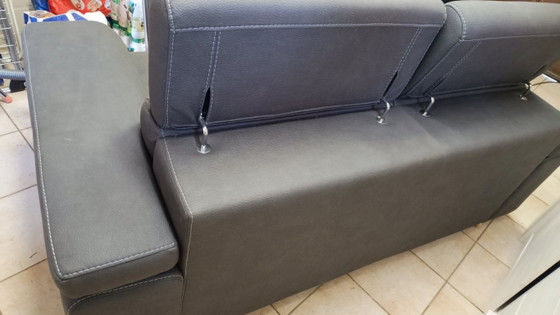 Ruime 3-Zitsofa In Zwart — Verstelbare Arm- En Hoofdsteunen – o&o, 3-5 zitsbanken, Plastic (photo 7 of 7)