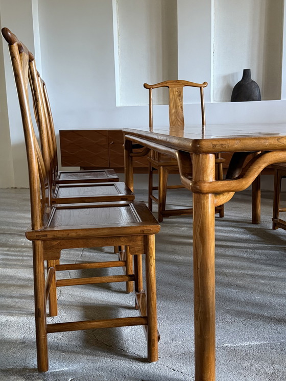 Image 1 of TAVOLO DA PRANZO IN CINA E 8 SEDIE IN LEGNO MASSELLO, ANNI '60