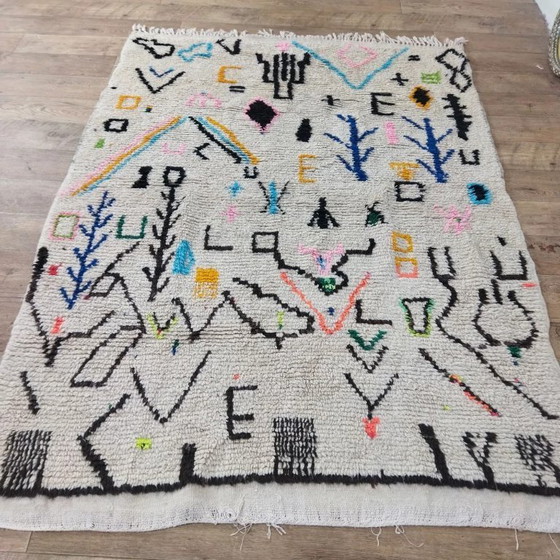 Image 1 of Azilal Wollteppich – Berberwaldsymbole, handgefertigt (137×100 cm)