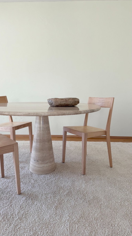 Image 1 of Ronde eettafel van natuurlijk travertin - Moderne vintage designtafel