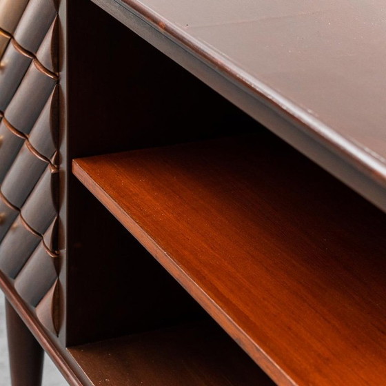 Image 1 of CREDENZA VINTAGE IN LEGNO CON DETTAGLI IN OTTONE DEGLI ANNI '60, ANTIQUARIATO MODERNO