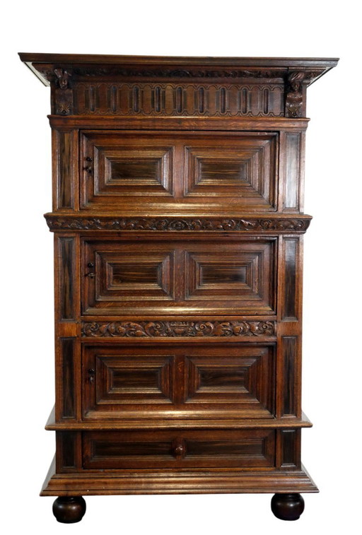 Rare armoire hollandaise à trois portes, vers 1650.