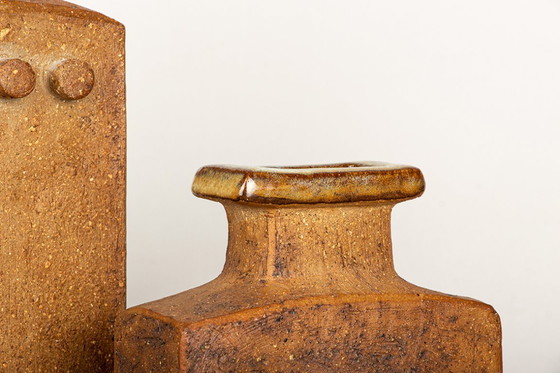 Image 1 of Paar Zweedse vazen, Brutalistische stijl, van steengoed met geëmailleerde hals door Curt Magnus-Addin 1960.