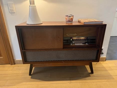 Mueble funcional para radio/fonógrafo Mercedes