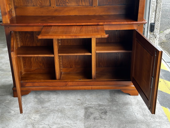 Image 1 of Libreria in legno massello di ciliegio con piano di scrittura scorrevole - manifattura del XX secolo