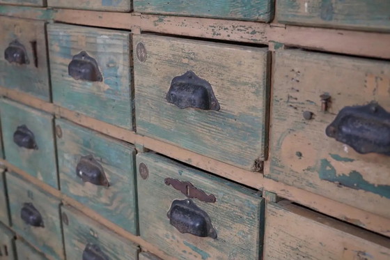 Image 1 of Gran armario industrial francés de madera de pino pintada para guardar artículos de ferretería, década de 1950