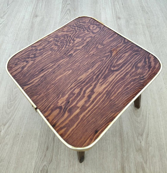 Image 1 of Table d'appoint des années 40 avec motif en bois