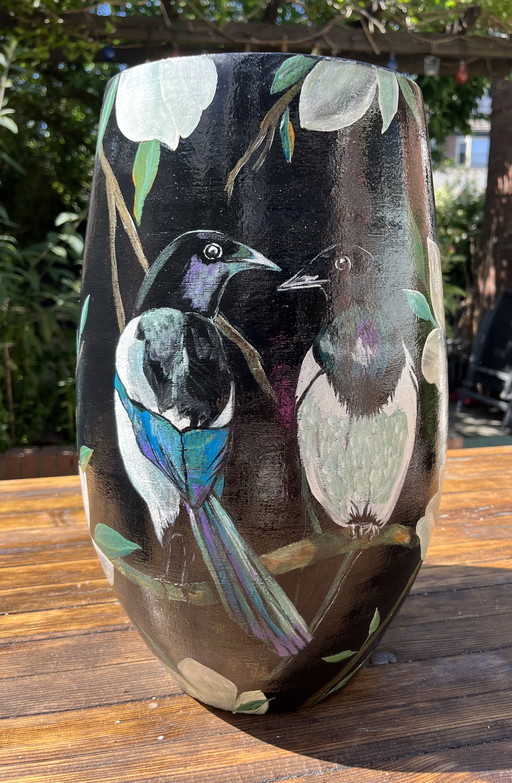 Hand-painted vase "Magpies.