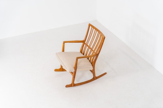 Image 1 of Fauteuil à bascule « ML33 » de Hans J. Wegner pour A. Mikael Laursen (Danemark, années 1950).