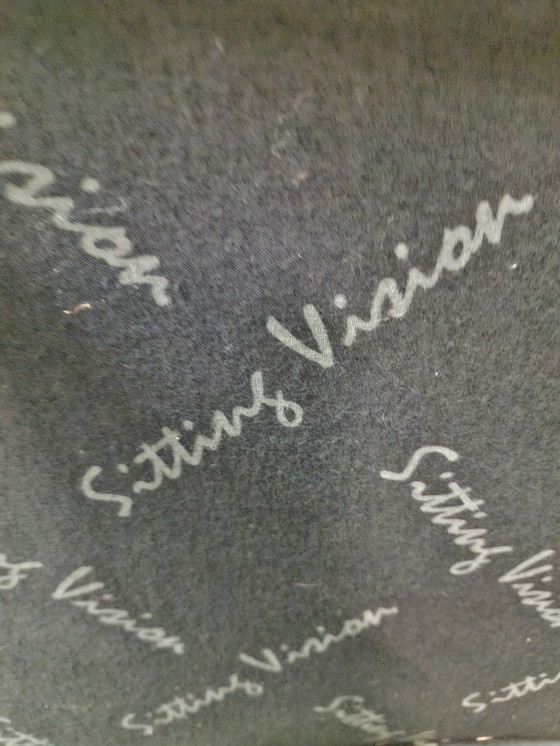 Image 1 of Vision assise avec Hocker (L'avenir)