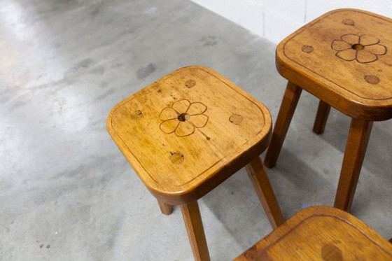 Image 1 of Set di 4 sgabelli brutalisti, fatti a mano, anni '60, design floreale