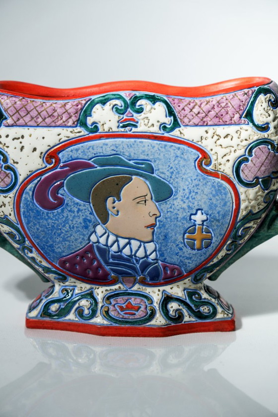 Amphora Czechoslovakia Art Deco Vase Cavalier Portrait Heraldic Crest Enamel – Ceramic (photo 5 of 15)