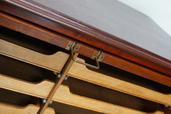 Image 1 of Armario de mercería inglés con puertas de cristal, circa 1920/1930