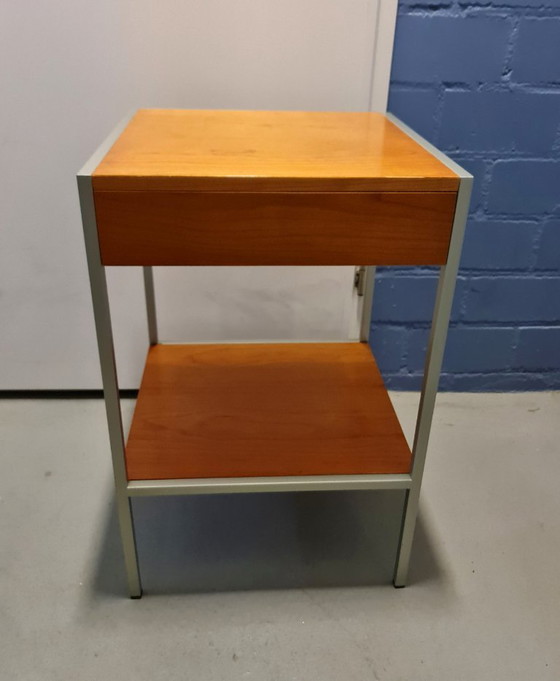 Image 1 of Table de chevet vintage du milieu du siècle en bois et métal dans le style de George Nelson