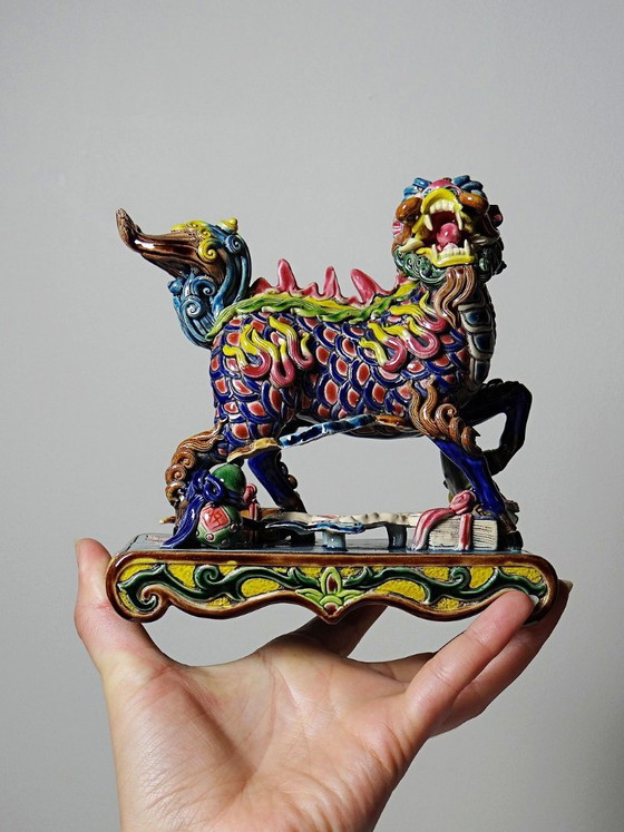 Gesigneerde Chinese polychrome geëmailleerde Jiaozhi keramiek Qilin/Kylin met doos – Vintage (photo 4 of 15)