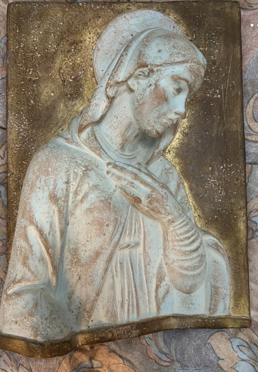 Scultura raffigurante la Virgen María 