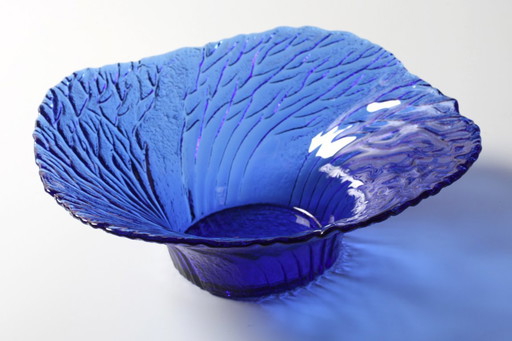 Kobaltblauwe glazen schaal uit het midden van de 20e eeuw: Fins 'Metsä'-ontwerp, jaren 70