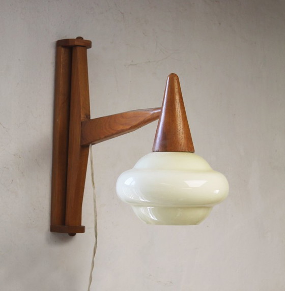 Vintage Tsjechische Houten Wandlamp Met Opaalglas, Jaren 60 – Wandlampen (photo 7 of 10)