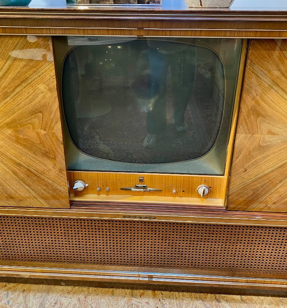Vintage kast van riet en marqueterie met ingebouwde Grundig tv, platenspeler en antieke radio. – tv-meubelen (photo 3 of 7)