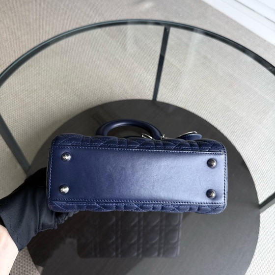 Image 1 of DIOR LADY SMALL FLAP - PELLE DI AGNELLO CANNAGE BLU SCURO CON DETTAGLI ARGENTO