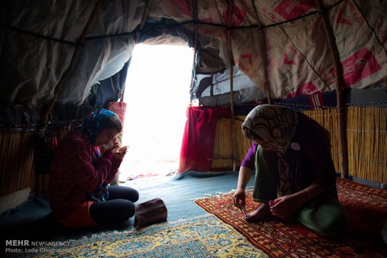 Image 1 of Mafrash, sorte de sac en tissu kilim (antique)