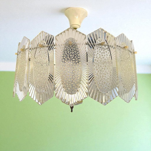 Eastern European mid century modern clear plexiglass chandelier for 4 lights, 1970s