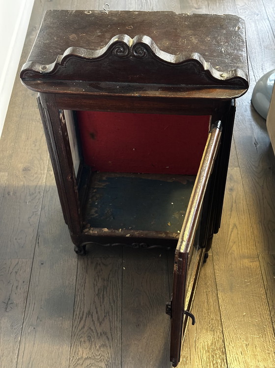 Image 1 of Vetrina in legno massello intagliato in stile Luigi XV, inizio XIX secolo