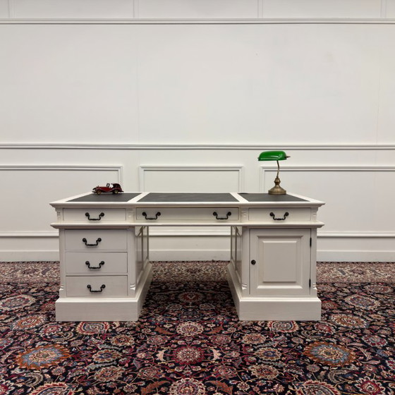 Klassiek Engels Wit Bureau – Leather, Metal (photo 2 of 20)