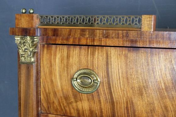 Image 1 of elegante chiffonnière Luis XVI de alrededor de 1795.