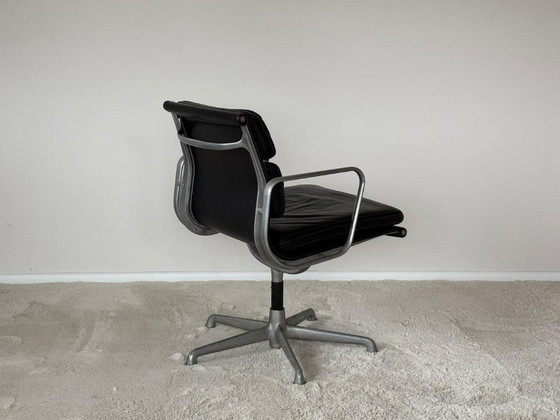 Image 1 of Sedia EA-208 Soft Pad in pelle nera, edizione storica ICF del 1973 di Charles Eames