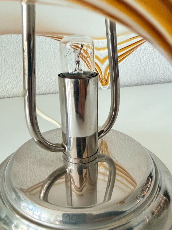Image 1 of Lampe de table vintage de Murano en verre opale à bordure ambrée