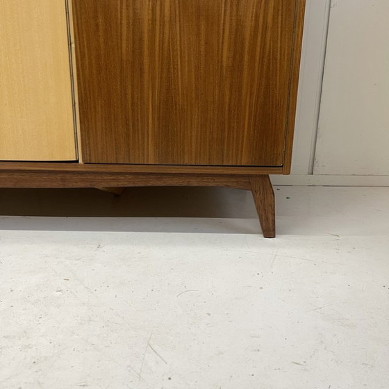 Image 1 of Armadio vintage di metà secolo con ripiano appendiabiti rimovibile per la biancheria.