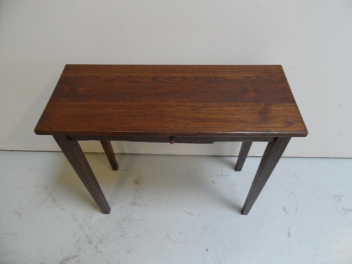 Mesa auxiliar antigua de roble