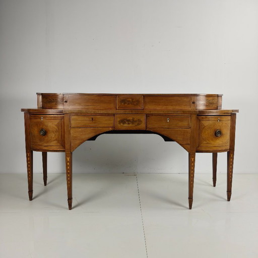 Engels dressoir in Georgische Revival-stijl – begin 19e eeuw