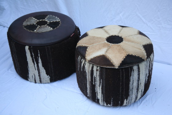 Image 1 of Deux poufs vintage (en laine de mouton) avec espace de rangement