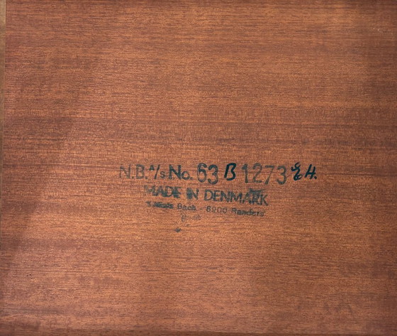 Table d'appoint danoise design milieu du siècle / Table basse en teck / Table d'appoint années 1960 / Table (photo 10 of 10)