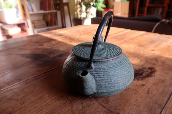 Image 1 of Teiera vintage in ghisa verde, stile giapponese Tetsubin, a coste - 2C32