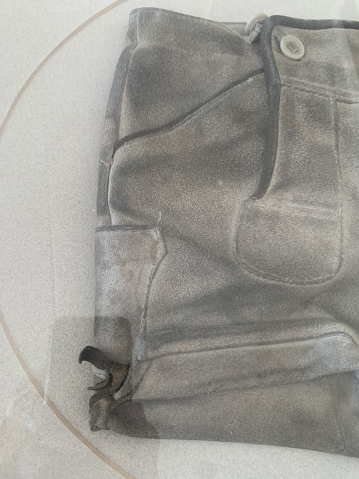 Wie Wil Er Een Lederhose Aan De Muur?