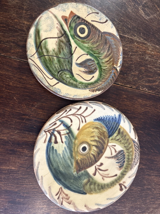 Set di 2 piatti decorativi vintage in ceramica catalana con motivo a pesci (La Bisbal, circa 1960) (photo 6 of 8)