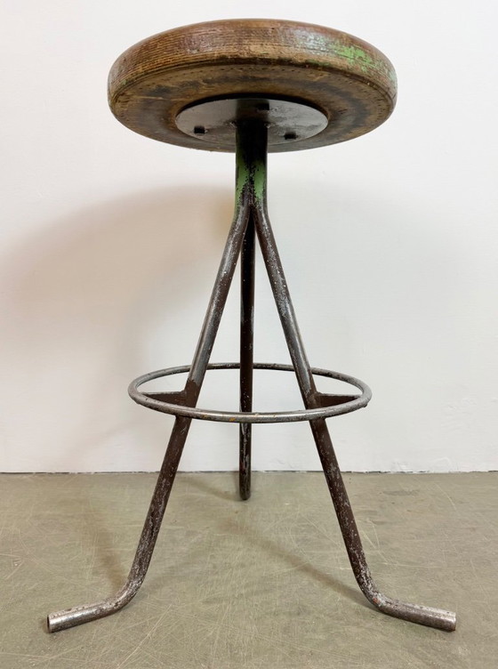 Image 1 of Grijze industriële werkplaatskruk, jaren 60