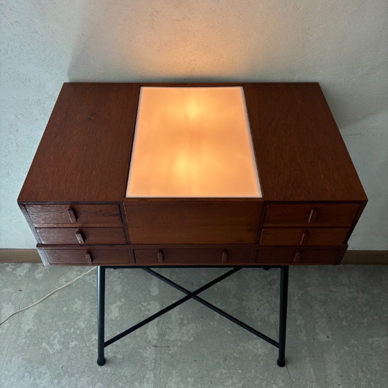 Image 1 of Diashowtafel/leeskast