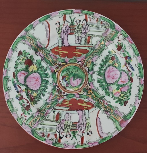 Assiette murale vintage chinoise en porcelaine « médaillon de rose » – Milieu du XXe siècle
