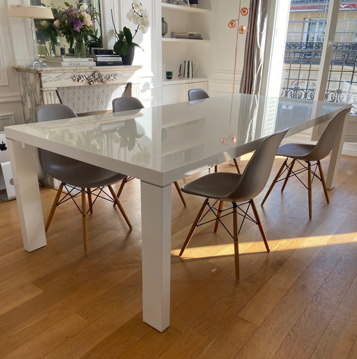 Wit gelakte tafel voor 10 personen