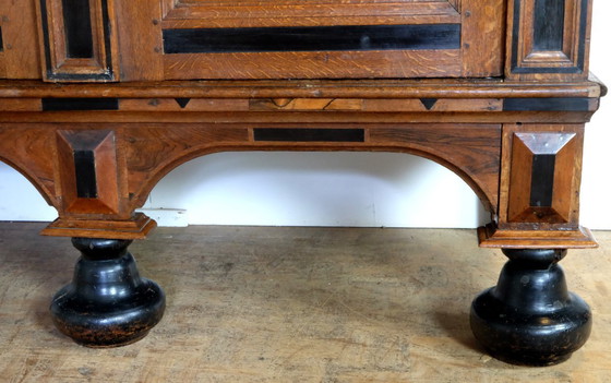 Image 1 of Armario de cojines de Gelderland, hacia 1650/ Gelderland Cushion Cabinet, 1650