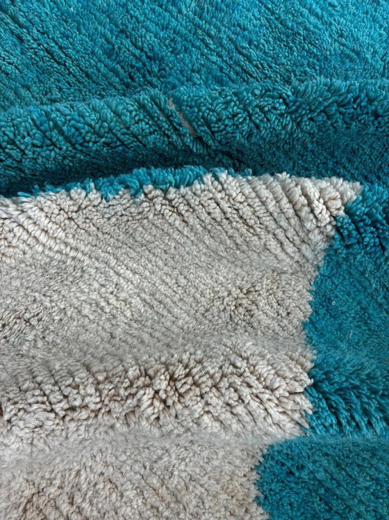 Image 1 of Modern Moroccan Blue and White Rug 180x230 cm – Handmade in Morocco – Berber Carpet - Moroccan Wool Rug