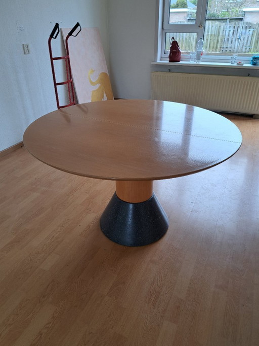 ARCO Balance dining table